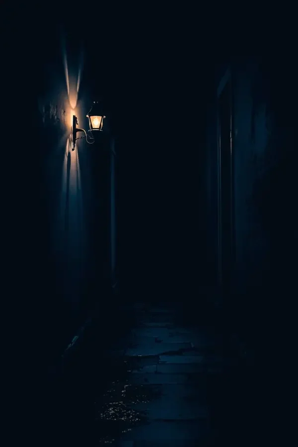 长夜灯盏 高清海报